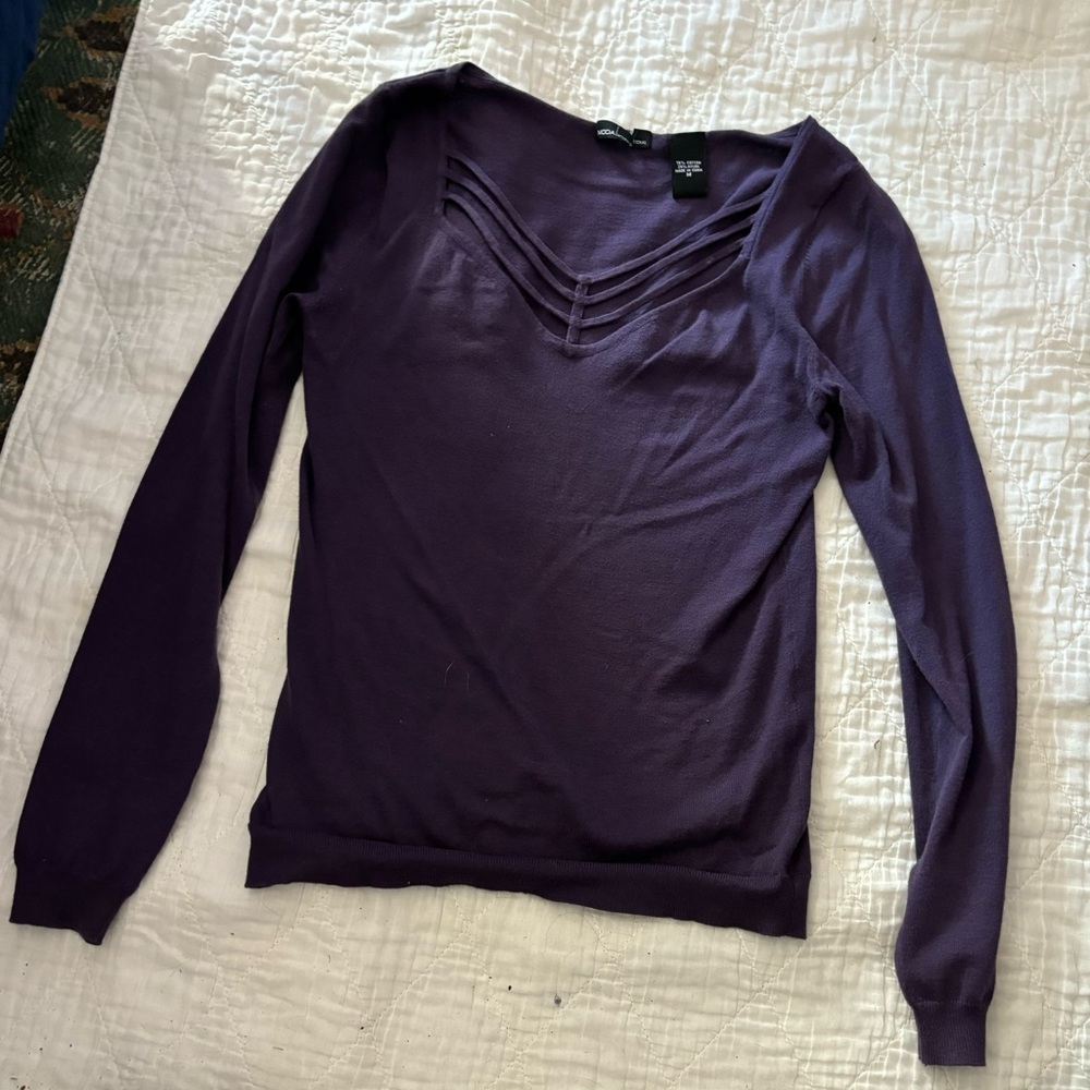 Mods knit top with v neck design size medium